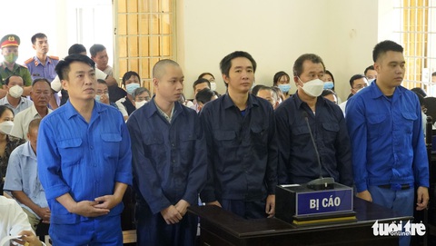 Hủy hoại rừng phòng hộ, cả người phá rừng lẫn kiểm lâm, quản lý rừng cùng hầu tòa - Ảnh 1.
