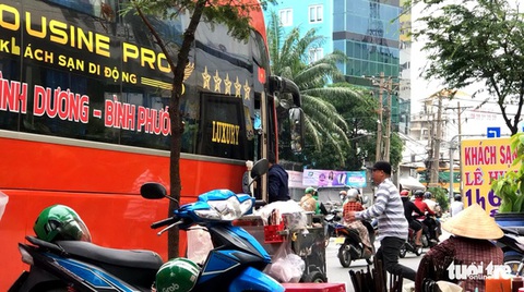 Sau phản ánh của báo Tuổi Trẻ, TP.HCM tập trung dẹp ‘xe dù, bến cóc’ nhiều điểm nóng - Ảnh 1. Sau phản ánh của báo Tuổi Trẻ, TP.HCM tập trung dẹp ‘xe dù, bến cóc’ nhiều điểm nóng - Ảnh 1.