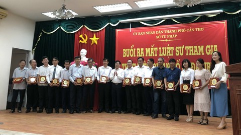 Đồng bằng sông Cửu Long ra mắt mô hình luật sư công - Ảnh 1. Đồng bằng sông Cửu Long ra mắt mô hình luật sư công - Ảnh 1.