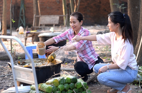 Bánh tét đi cùng người mở cõi phương Nam - Ảnh 1. Bánh tét đi cùng người mở cõi phương Nam - Ảnh 1.
