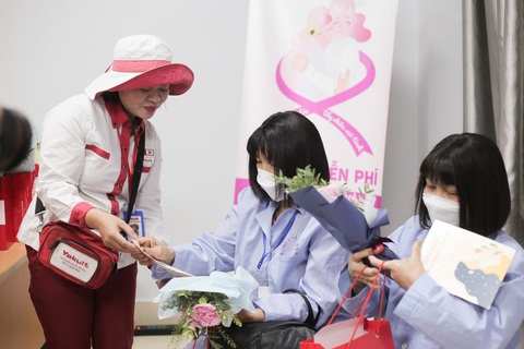 Yakult Lady đồng hành cùng bệnh nhân ung thư vú - Ảnh 1. Yakult Lady đồng hành cùng bệnh nhân ung thư vú - Ảnh 1.