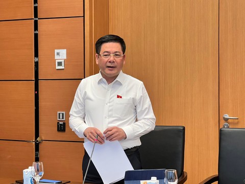 Bộ trưởng Bộ Công Thương: Thiếu xăng dầu phía Nam có ảnh hưởng một phần xăng dầu lậu - Ảnh 1. Bộ trưởng Bộ Công Thương: Thiếu xăng dầu phía Nam có ảnh hưởng một phần xăng dầu lậu - Ảnh 1.