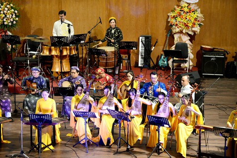 Thầy trò cùng tổ chức show nhạc dân tộc - Ảnh 1. Thầy trò cùng tổ chức show nhạc dân tộc - Ảnh 1.