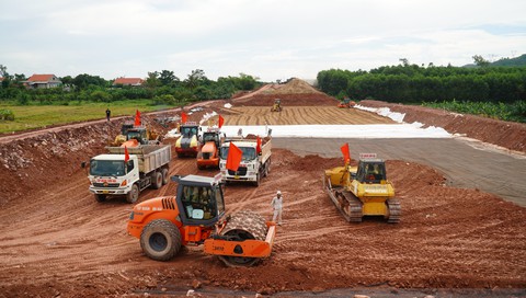 Tháo điểm nghẽn cho hạ tầng giao thông - Ảnh 1. Tháo điểm nghẽn cho hạ tầng giao thông - Ảnh 1.