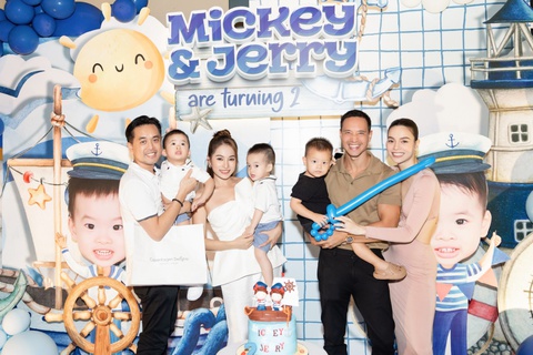 Dàn sao Việt lên ‘con tàu khổng lồ’ mừng sinh nhật cặp song sinh của Dương Khắc Linh, Sara Lưu - Ảnh 2. Dàn sao Việt lên ‘con tàu khổng lồ’ mừng sinh nhật cặp song sinh của Dương Khắc Linh, Sara Lưu - Ảnh 2.