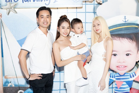 Dàn sao Việt lên ‘con tàu khổng lồ’ mừng sinh nhật cặp song sinh của Dương Khắc Linh, Sara Lưu - Ảnh 7. Dàn sao Việt lên ‘con tàu khổng lồ’ mừng sinh nhật cặp song sinh của Dương Khắc Linh, Sara Lưu - Ảnh 7.