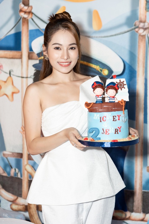 Dàn sao Việt lên ‘con tàu khổng lồ’ mừng sinh nhật cặp song sinh của Dương Khắc Linh, Sara Lưu - Ảnh 8. Dàn sao Việt lên ‘con tàu khổng lồ’ mừng sinh nhật cặp song sinh của Dương Khắc Linh, Sara Lưu - Ảnh 8.