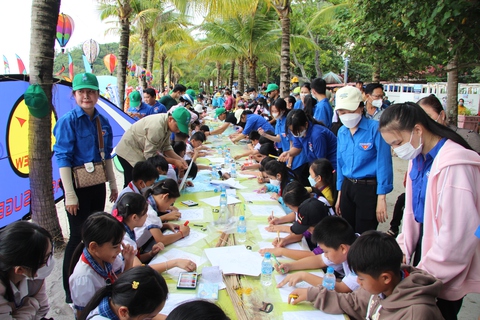 No mắt với màn trình diễn diều trên biển Hà Tiên - Ảnh 3. No mắt với màn trình diễn diều trên biển Hà Tiên - Ảnh 3.