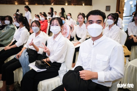 20 mùa Tiếp sức đến trường: Trao 100 suất học bổng sinh viên Quảng Nam - Đà Nẵng - Ảnh 16. 20 mùa Tiếp sức đến trường: Trao 100 suất học bổng sinh viên Quảng Nam - Đà Nẵng - Ảnh 16.