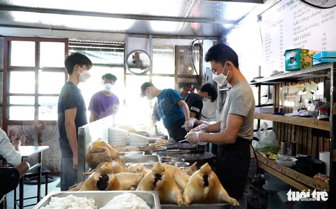 Phở Mông xuống phố Hà thành, bánh phở tự tráng lá chanh nhà trồng - Ảnh 3. Phở Mông xuống phố Hà thành, bánh phở tự tráng lá chanh nhà trồng - Ảnh 3.