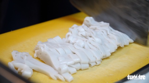 Phở Mông xuống phố Hà thành, bánh phở tự tráng lá chanh nhà trồng - Ảnh 6. Phở Mông xuống phố Hà thành, bánh phở tự tráng lá chanh nhà trồng - Ảnh 6.