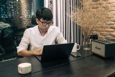 Hé lộ danh tính CEO 9X đứng sau thành công loạt MV hot của nhạc Việt - Ảnh 4. Hé lộ danh tính CEO 9X đứng sau thành công loạt MV hot của nhạc Việt - Ảnh 4.