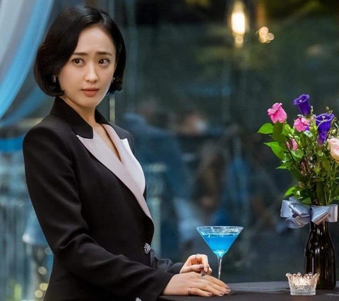 ‘Thẩm phán Kang’: Người hùng trong lòng dân hay ác quỷ đeo mặt nạ công lý? - Ảnh 4. ‘Thẩm phán Kang’: Người hùng trong lòng dân hay ác quỷ đeo mặt nạ công lý? - Ảnh 4.