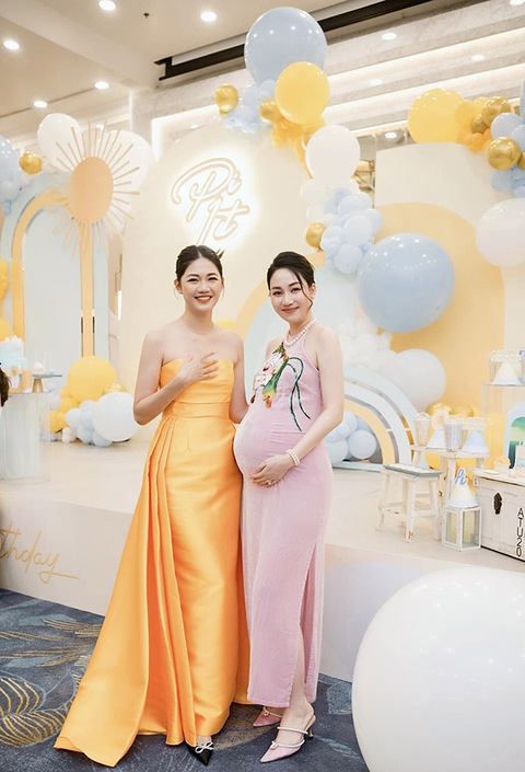 Ảnh vui sao Việt 22-10: Lê Dương Bảo Lâm troll siêu mẫu Võ Hoàng Yến - Ảnh 2. Ảnh vui sao Việt 22-10: Lê Dương Bảo Lâm troll siêu mẫu Võ Hoàng Yến - Ảnh 2.