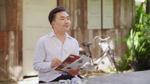 Hết làm cô giáo, giúp việc nhà, Duy Khánh làm nhân viên salon tóc - Ảnh 3. Hết làm cô giáo, giúp việc nhà, Duy Khánh làm nhân viên salon tóc - Ảnh 3.