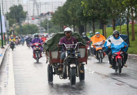 Thời tiết 22-10: Nam Bộ mưa về chiều, Biển Đông sắp có áp thấp - Ảnh 1. Thời tiết 22-10: Nam Bộ mưa về chiều, Biển Đông sắp có áp thấp - Ảnh 1.