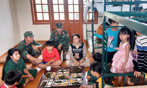 Duyên nợ bất ngờ trong đêm đại hồng thủy - Ảnh 1. Duyên nợ bất ngờ trong đêm đại hồng thủy - Ảnh 1.