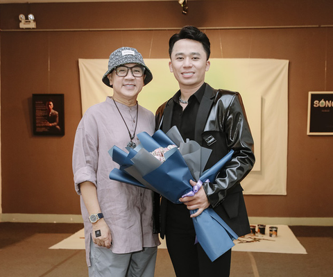 Thành Lộc, Cát Tường xuýt xoa trước loạt tranh ‘bạc tỉ’ của Phạm Hồng Minh - Ảnh 1. Thành Lộc, Cát Tường xuýt xoa trước loạt tranh ‘bạc tỉ’ của Phạm Hồng Minh - Ảnh 1.