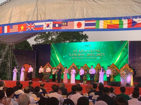 Lễ khai giảng đầu tiên tại khu đô thị Đại học Quốc gia Hà Nội Hòa Lạc - Ảnh 1. Lễ khai giảng đầu tiên tại khu đô thị Đại học Quốc gia Hà Nội Hòa Lạc - Ảnh 1.