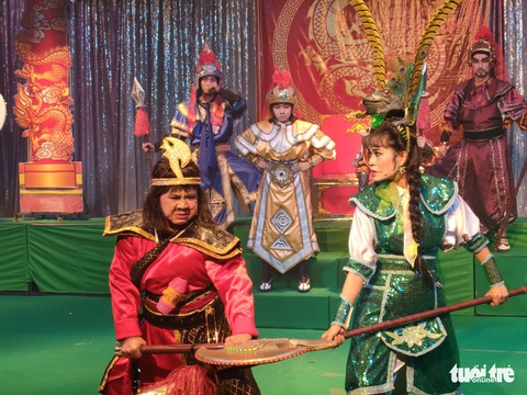Trinh Trinh ủng hộ thầy Bạch Long ra mắt Cóc kiện trời - Ảnh 1. Trinh Trinh ủng hộ thầy Bạch Long ra mắt Cóc kiện trời - Ảnh 1.