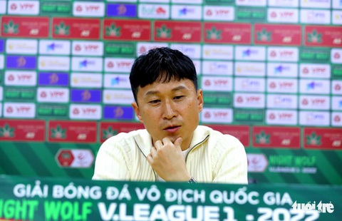 HLV Chun Jae Ho xin lỗi chủ tịch CLB Hà Nội vì không có... quà cưới - Ảnh 1. HLV Chun Jae Ho xin lỗi chủ tịch CLB Hà Nội vì không có... quà cưới - Ảnh 1.