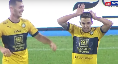 Quang Hải lại vào sân từ ghế dự bị trong chiến thắng của Pau FC - Ảnh 1. Quang Hải lại vào sân từ ghế dự bị trong chiến thắng của Pau FC - Ảnh 1.