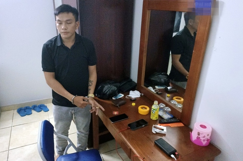 Bắt kẻ đột nhập phòng cầu thủ Hồng Lĩnh Hà Tĩnh trộm đồng hồ, nhẫn vàng - Ảnh 1. Bắt kẻ đột nhập phòng cầu thủ Hồng Lĩnh Hà Tĩnh trộm đồng hồ, nhẫn vàng - Ảnh 1.