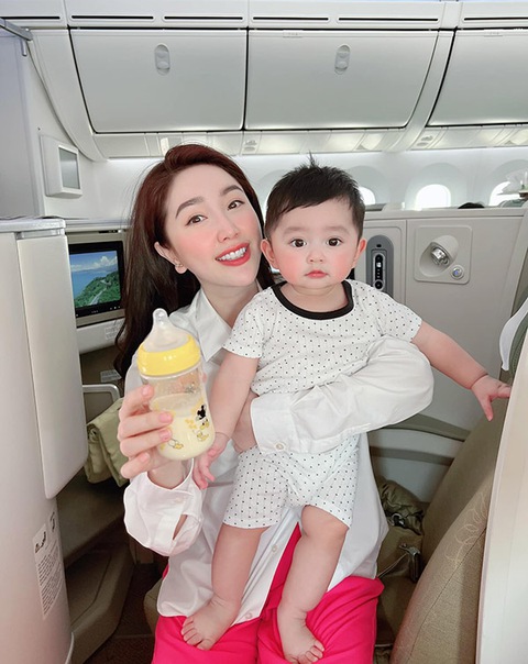 Ảnh vui sao Việt 24-10: Bảo Thy mê con trai nhà diễn viên Chi Bảo - Ảnh 1. Ảnh vui sao Việt 24-10: Bảo Thy mê con trai nhà diễn viên Chi Bảo - Ảnh 1.