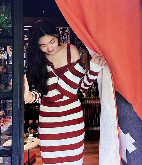 Lọ Lem nhà MC Quyền Linh ra dáng thiếu nữ xinh đẹp, nóng bỏng - Ảnh 3. Lọ Lem nhà MC Quyền Linh ra dáng thiếu nữ xinh đẹp, nóng bỏng - Ảnh 3.