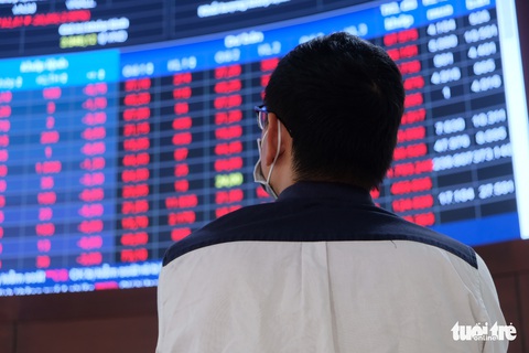 Chứng khoán TP.HCM bốc hơi 5,4 tỉ USD, VN-Index mất mốc 1.000 điểm sau hai năm cầm cự - Ảnh 1. Chứng khoán TP.HCM bốc hơi 5,4 tỉ USD, VN-Index mất mốc 1.000 điểm sau hai năm cầm cự - Ảnh 1.