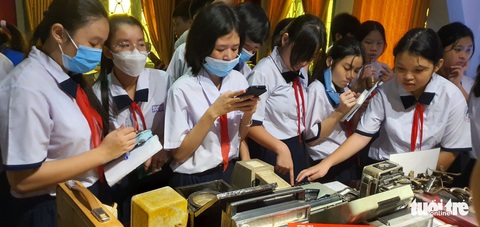 Học sinh thích thú học lịch sử ở căn cứ Biệt động Sài Gòn - Ảnh 2. Học sinh thích thú học lịch sử ở căn cứ Biệt động Sài Gòn - Ảnh 2.
