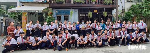 Học sinh thích thú học lịch sử ở căn cứ Biệt động Sài Gòn - Ảnh 7. Học sinh thích thú học lịch sử ở căn cứ Biệt động Sài Gòn - Ảnh 7.
