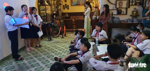 Học sinh thích thú học lịch sử ở căn cứ Biệt động Sài Gòn - Ảnh 5. Học sinh thích thú học lịch sử ở căn cứ Biệt động Sài Gòn - Ảnh 5.