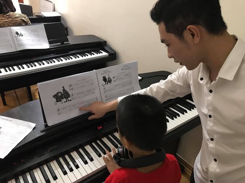 Quá khứ `thi đâu rớt đó`, suýt hỏng dây thanh quản của giọng ca nhất tuần Minh Hoàng - Ảnh 4. Quá khứ `thi đâu rớt đó`, suýt hỏng dây thanh quản của giọng ca nhất tuần Minh Hoàng - Ảnh 4.