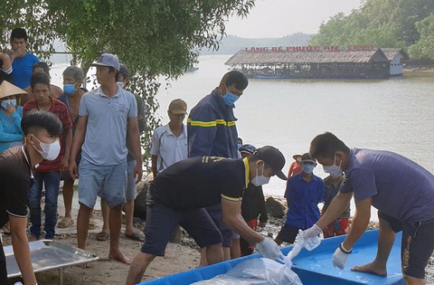 Tìm được thi thể nạn nhân vụ hai vỏ lãi tông nhau trên sông Đồng Kho - Ảnh 1. Tìm được thi thể nạn nhân vụ hai vỏ lãi tông nhau trên sông Đồng Kho - Ảnh 1.