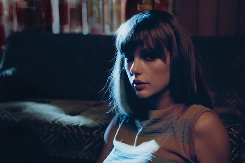 Midnights và 20 đêm mất ngủ của Taylor Swift - Ảnh 1. Midnights và 20 đêm mất ngủ của Taylor Swift - Ảnh 1.