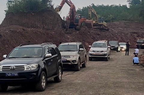 Thông tuyến đường lên cửa khẩu quốc tế La Lay sau một tuần bị tê liệt vì sạt lở - Ảnh 1. Thông tuyến đường lên cửa khẩu quốc tế La Lay sau một tuần bị tê liệt vì sạt lở - Ảnh 1.