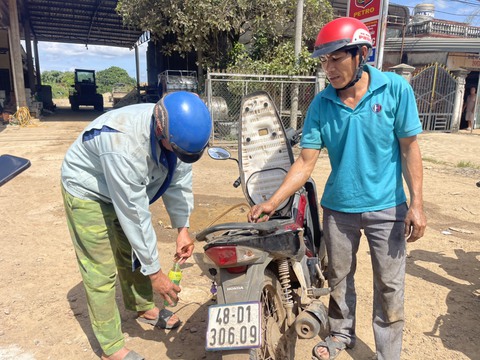 Hàng loạt cây xăng ở Đắk Nông đóng cửa, nhiều điểm chỉ còn dầu, hết xăng - Ảnh 1. Hàng loạt cây xăng ở Đắk Nông đóng cửa, nhiều điểm chỉ còn dầu, hết xăng - Ảnh 1.