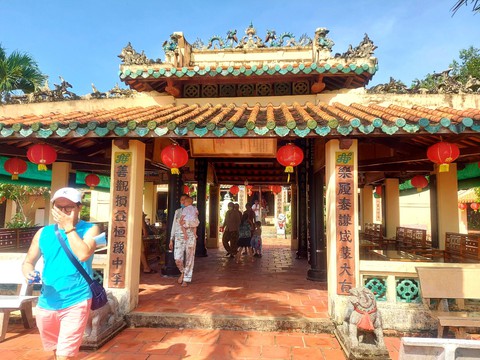 Hơn 13.200 khách thập phương đến thắp hương viếng bà Mạc Mi Cô - Ảnh 3. Hơn 13.200 khách thập phương đến thắp hương viếng bà Mạc Mi Cô - Ảnh 3.