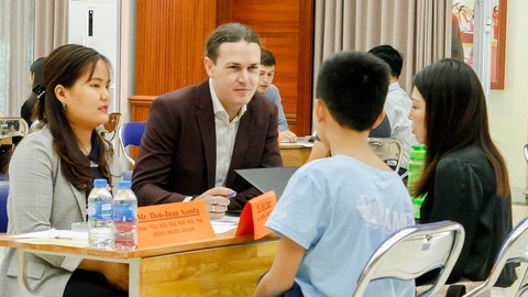 Những cuộc họp phụ huynh không phải để... thu tiền - Ảnh 1. Những cuộc họp phụ huynh không phải để... thu tiền - Ảnh 1.