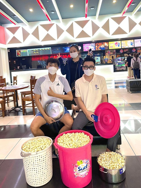 Ảnh vui 25-10: Con trai cưng ngâm Pokemon, siêu nhân vào rượu cho bố - Ảnh 5. Ảnh vui 25-10: Con trai cưng ngâm Pokemon, siêu nhân vào rượu cho bố - Ảnh 5.