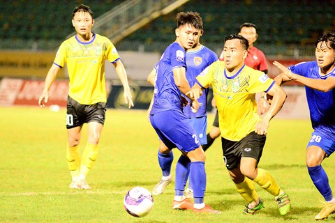 Cầu thủ Cần Thơ chấp nhận đi Khánh Hòa đá trận cuối của Giải hạng nhất 2022 - Ảnh 1. Cầu thủ Cần Thơ chấp nhận đi Khánh Hòa đá trận cuối của Giải hạng nhất 2022 - Ảnh 1.