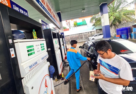 Tình trạng ‘cây xăng 30.000 đồng’, ‘hết xăng’ chưa dứt ở TP.HCM - Ảnh 5. Tình trạng ‘cây xăng 30.000 đồng’, ‘hết xăng’ chưa dứt ở TP.HCM - Ảnh 5.