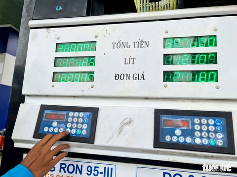 Tình trạng ‘cây xăng 30.000 đồng’, ‘hết xăng’ chưa dứt ở TP.HCM - Ảnh 6. Tình trạng ‘cây xăng 30.000 đồng’, ‘hết xăng’ chưa dứt ở TP.HCM - Ảnh 6.