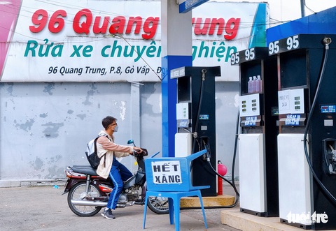 Tình trạng ‘cây xăng 30.000 đồng’, ‘hết xăng’ chưa dứt ở TP.HCM - Ảnh 2. Tình trạng ‘cây xăng 30.000 đồng’, ‘hết xăng’ chưa dứt ở TP.HCM - Ảnh 2.