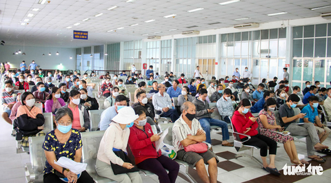 Ga Sài Gòn nhộn nhịp ngày đầu bán vé tàu Tết - Ảnh 1. Ga Sài Gòn nhộn nhịp ngày đầu bán vé tàu Tết - Ảnh 1.