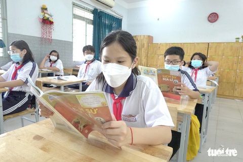 Phản hồi 25-10: Hiến kế để sách giáo khoa tốt hơn; Tuyệt vời giáo sư quần đùi... - Ảnh 7. Phản hồi 25-10: Hiến kế để sách giáo khoa tốt hơn; Tuyệt vời giáo sư quần đùi... - Ảnh 7.