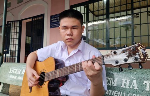 Vượt bóng tối, Minh Trí vào đại học - Ảnh 1. Vượt bóng tối, Minh Trí vào đại học - Ảnh 1.