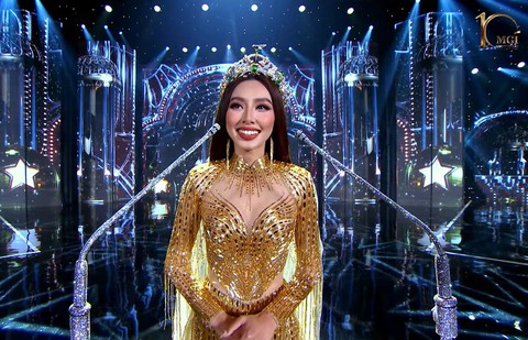 Thú vị Hoa hậu Thùy Tiên phát biểu kết thúc nhiệm kỳ bằng 4 thứ tiếng - Ảnh 1. Thú vị Hoa hậu Thùy Tiên phát biểu kết thúc nhiệm kỳ bằng 4 thứ tiếng - Ảnh 1.