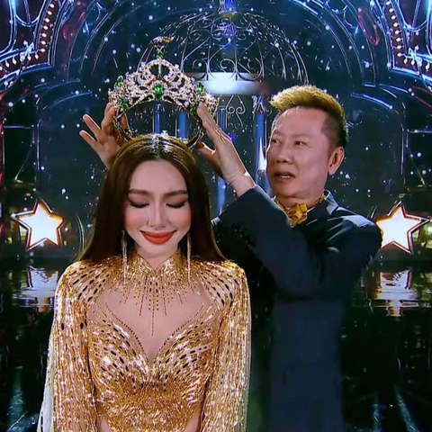Thú vị Hoa hậu Thùy Tiên phát biểu kết thúc nhiệm kỳ bằng 4 thứ tiếng - Ảnh 5. Thú vị Hoa hậu Thùy Tiên phát biểu kết thúc nhiệm kỳ bằng 4 thứ tiếng - Ảnh 5.